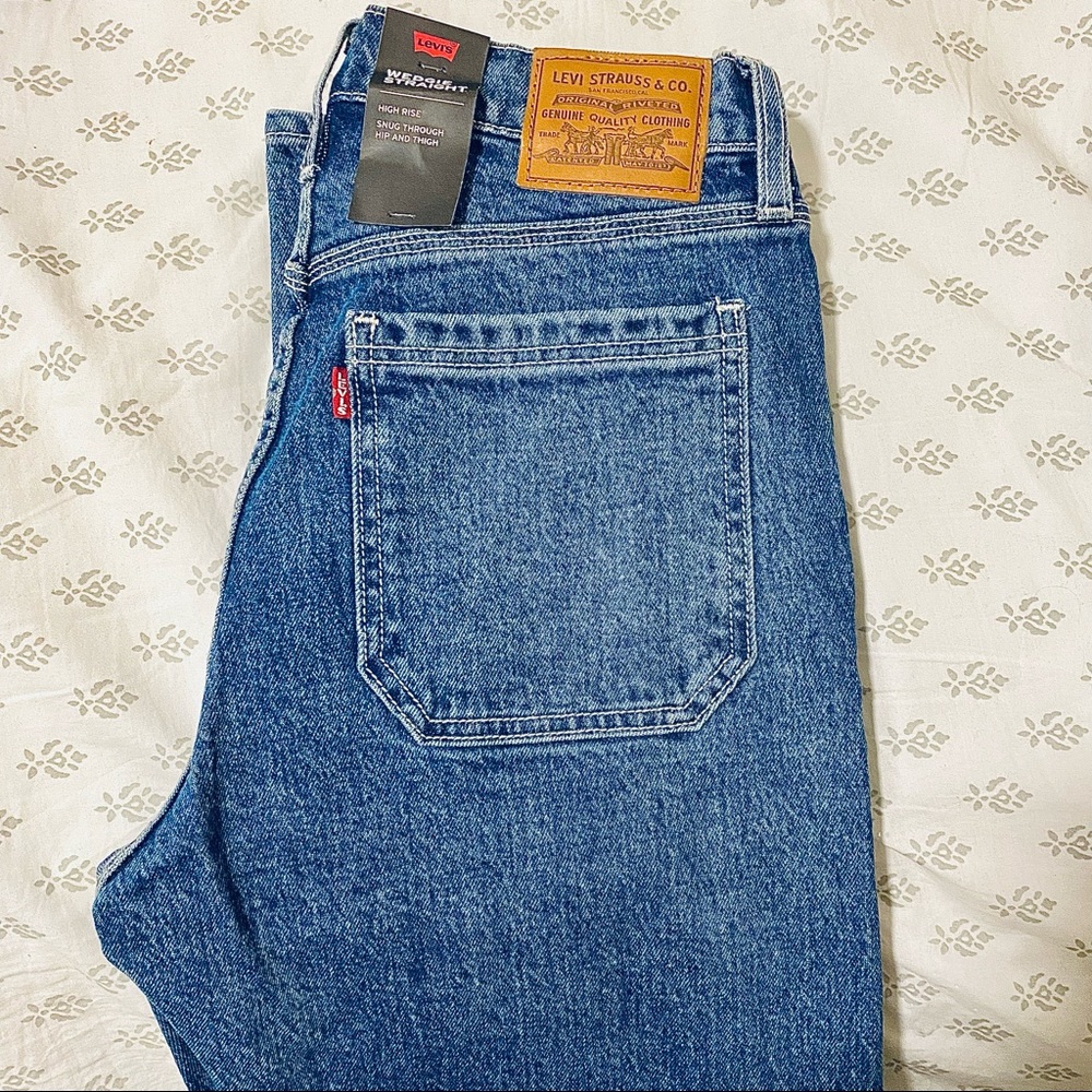 LEVI’S Wedgie Straight Denim Jeans - New with Tags 🏷